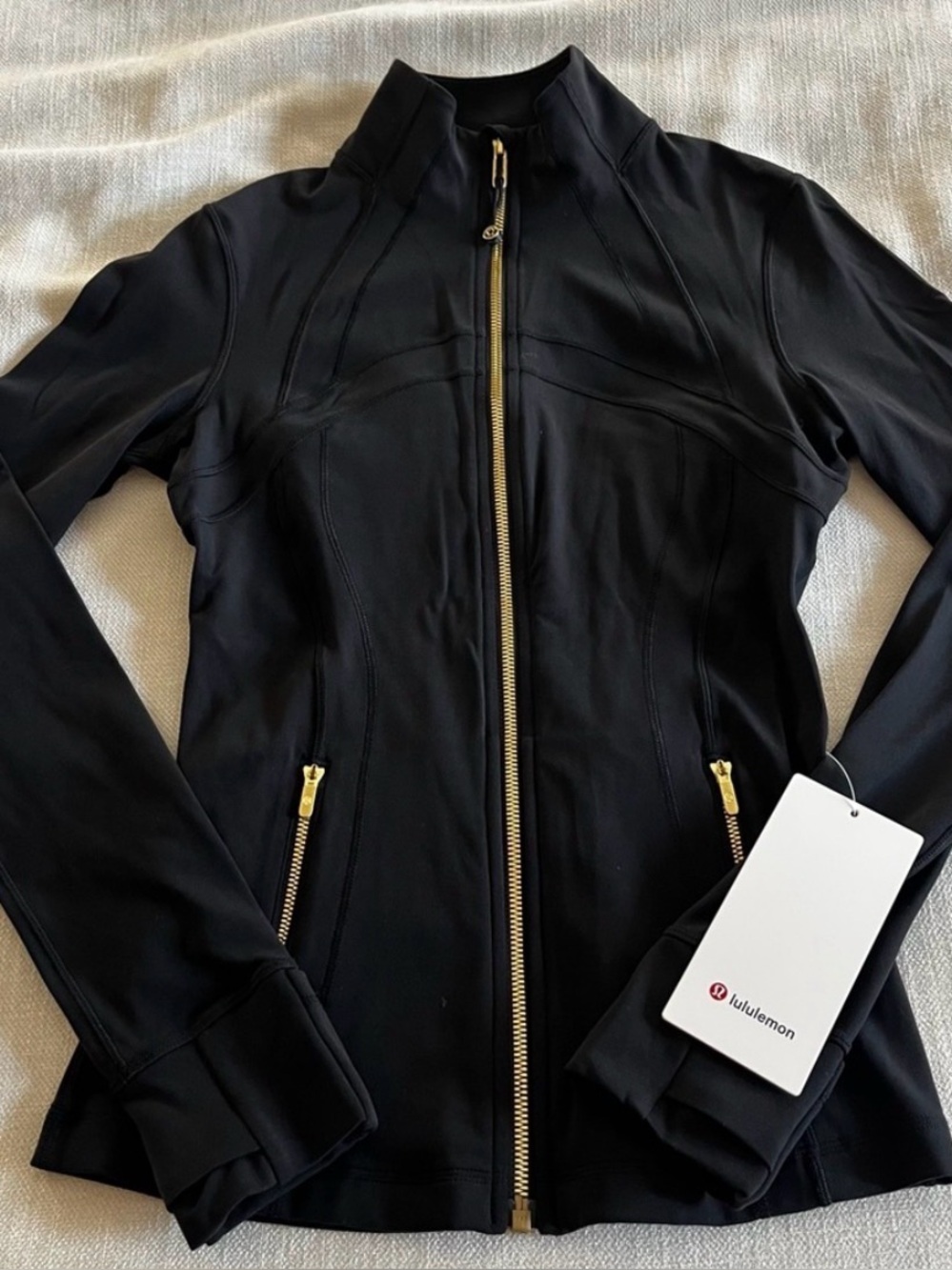 NWT lululemon Black Dedined Zip Jacket with Gold Hardware Size 6 - Picture 1 of 4